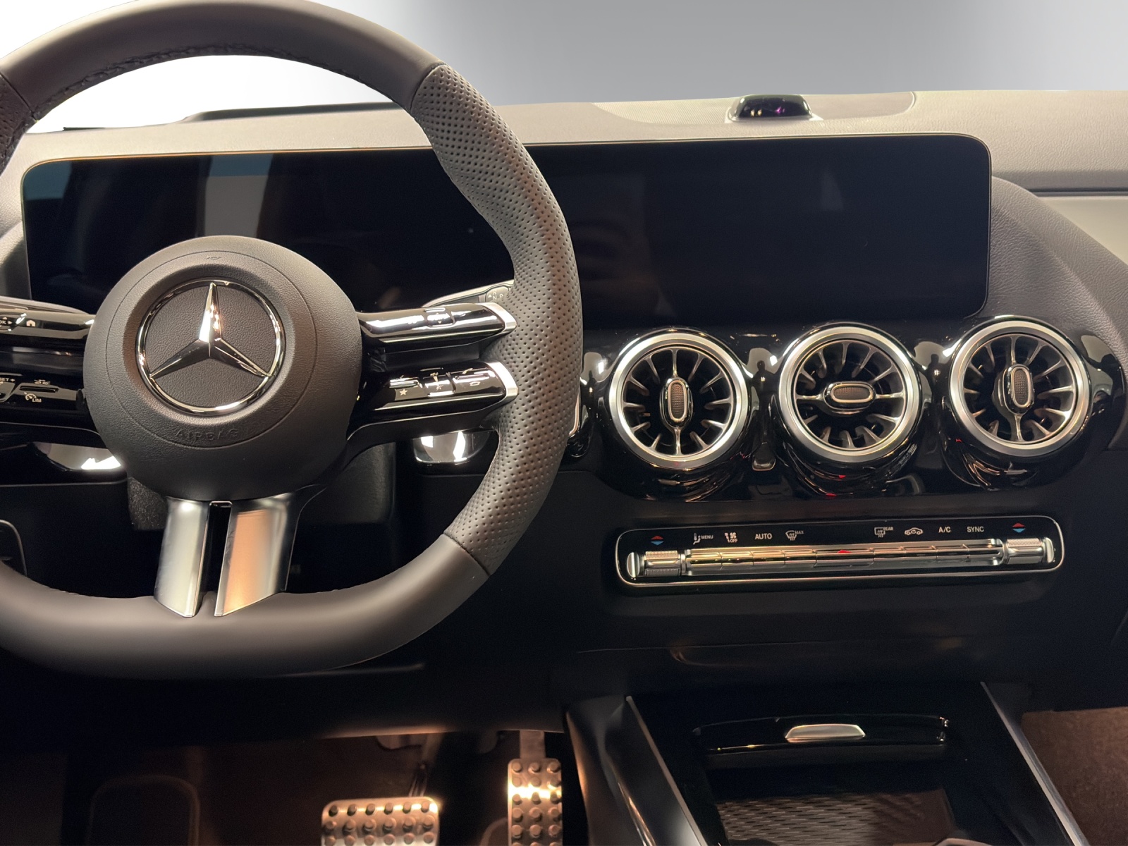 MERCEDES-BENZ GLA 200 Night Star 7G-DCT-image-14