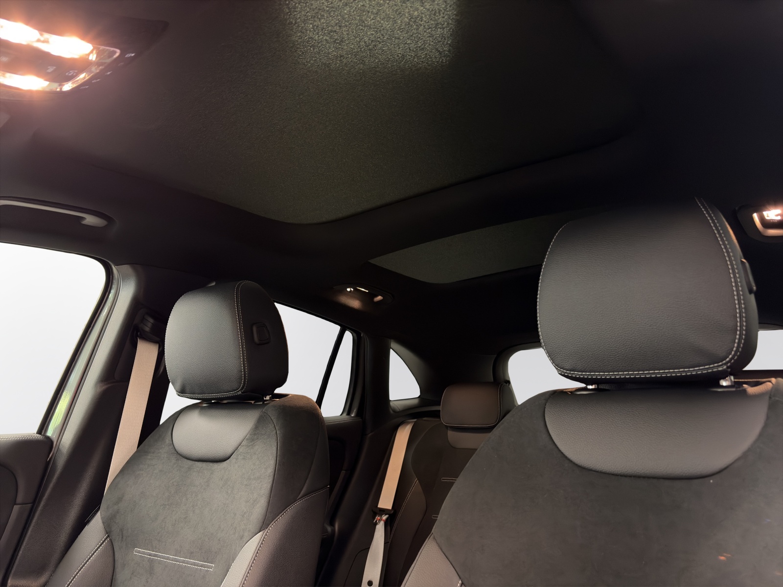 MERCEDES-BENZ GLA 200 Night Star 7G-DCT-image-9
