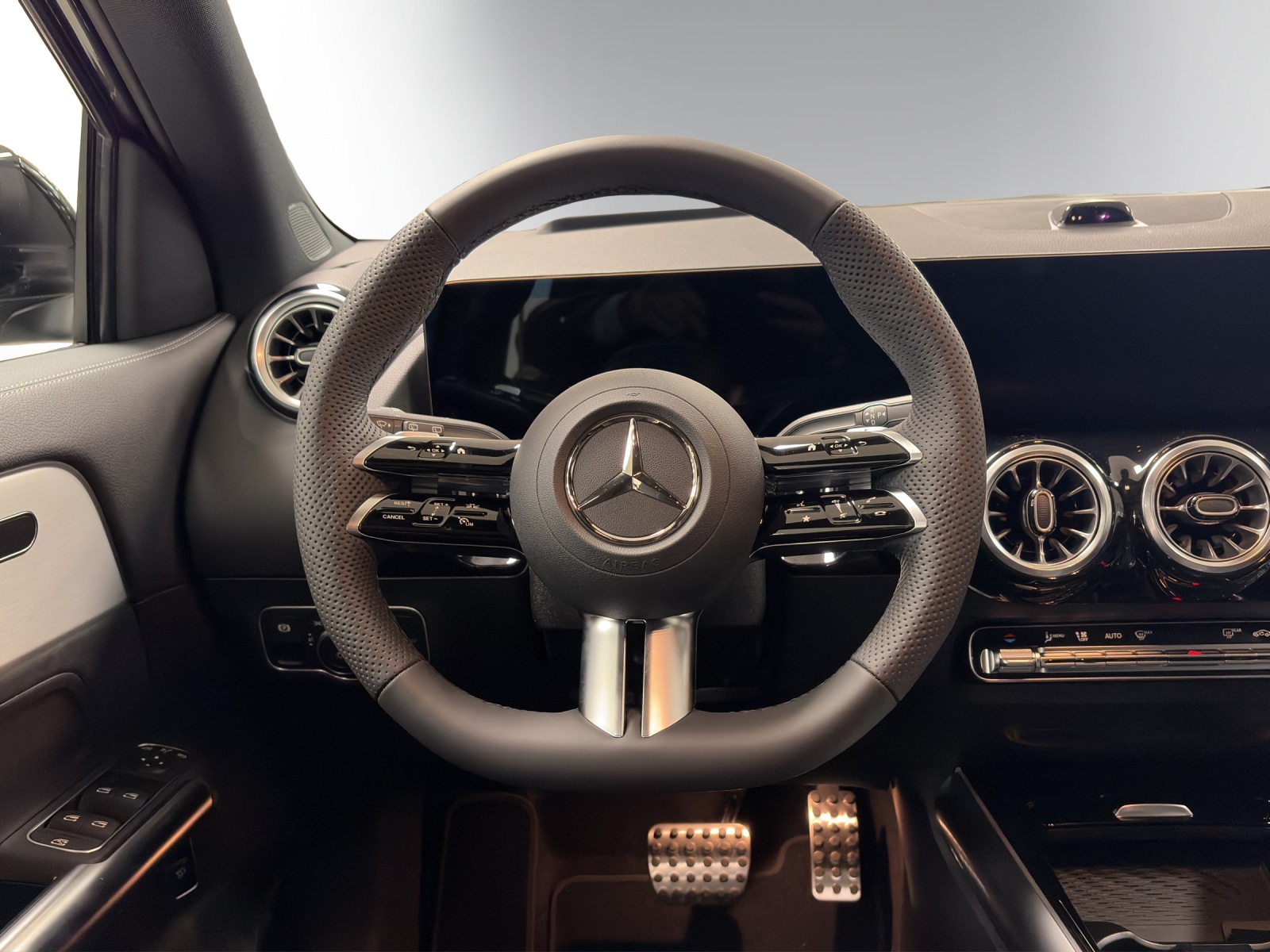MERCEDES-BENZ GLA 200 Night Star 7G-DCT-image-13