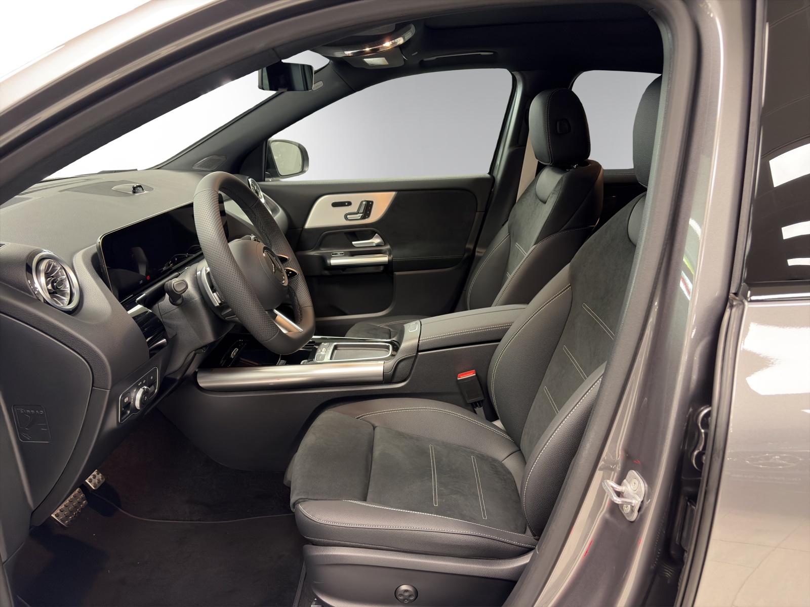 MERCEDES-BENZ GLA 200 Night Star 7G-DCT-image-8