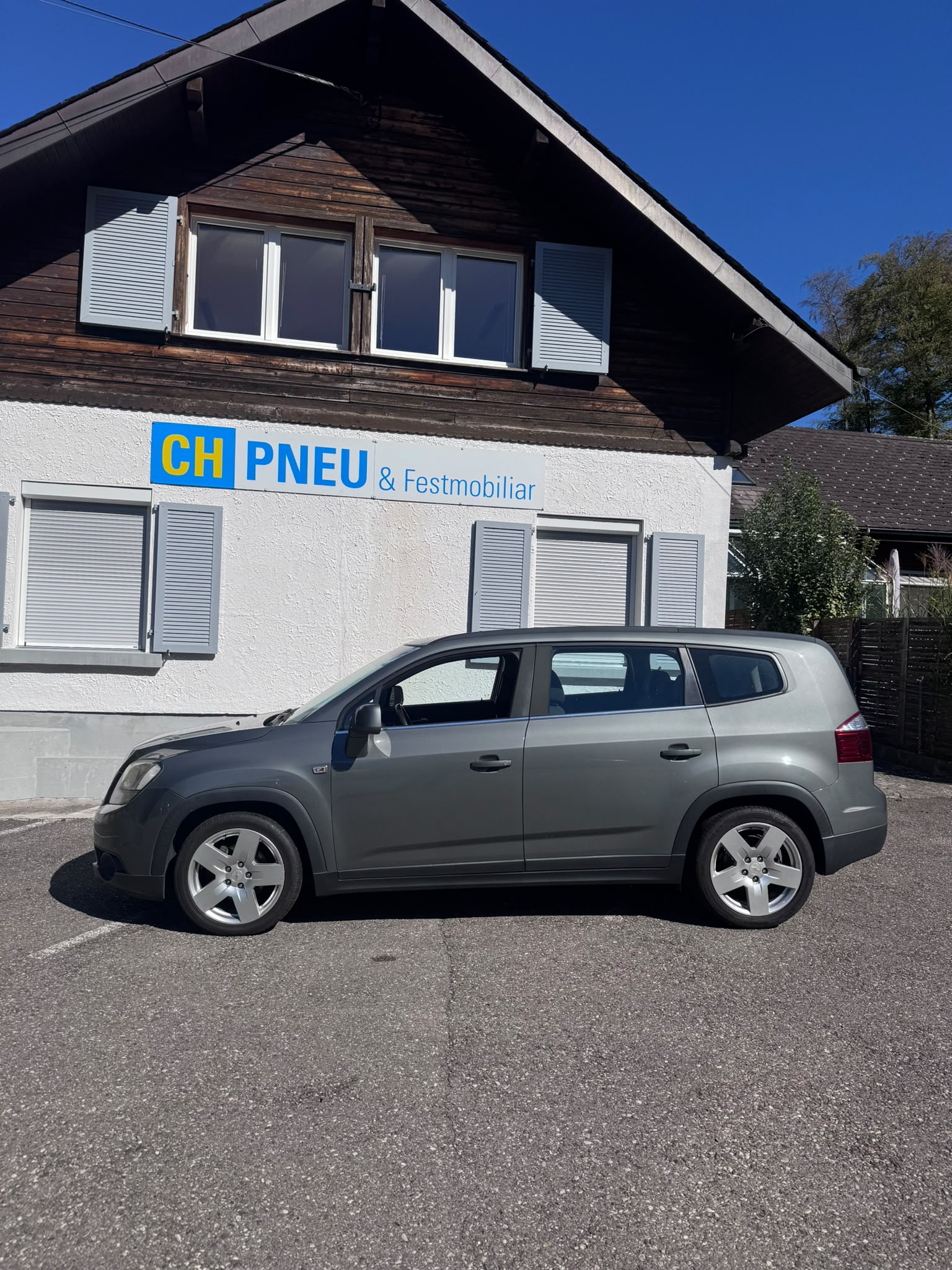 CHEVROLET Orlando 2.0 VCDi LT-image-2