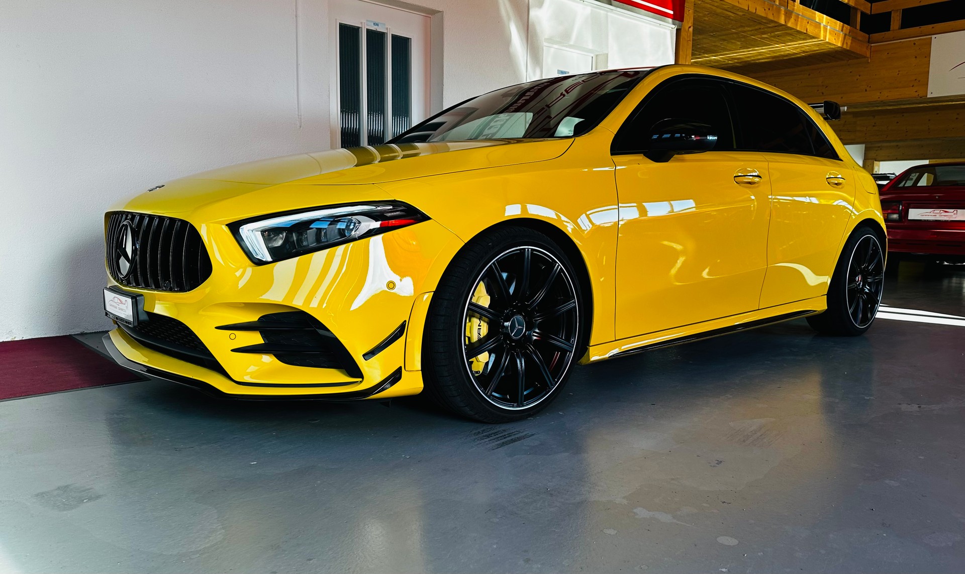 MERCEDES-BENZ A 35 AMG 4Matic Speedshift-image-2