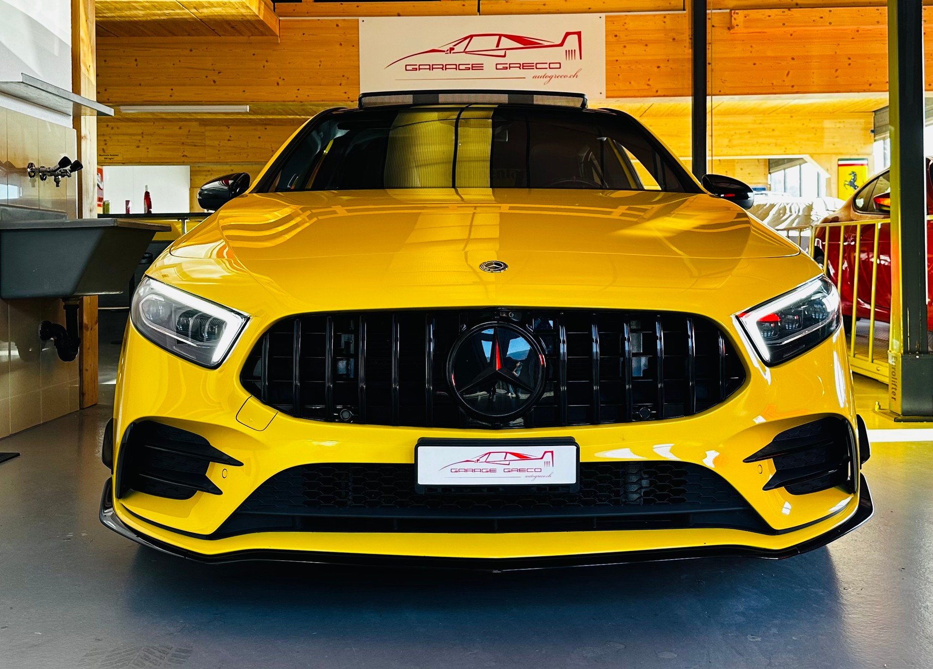 MERCEDES-BENZ A 35 AMG 4Matic Speedshift-image-3