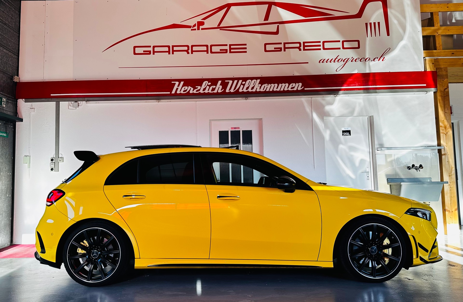 MERCEDES-BENZ A 35 AMG 4Matic Speedshift-image-1