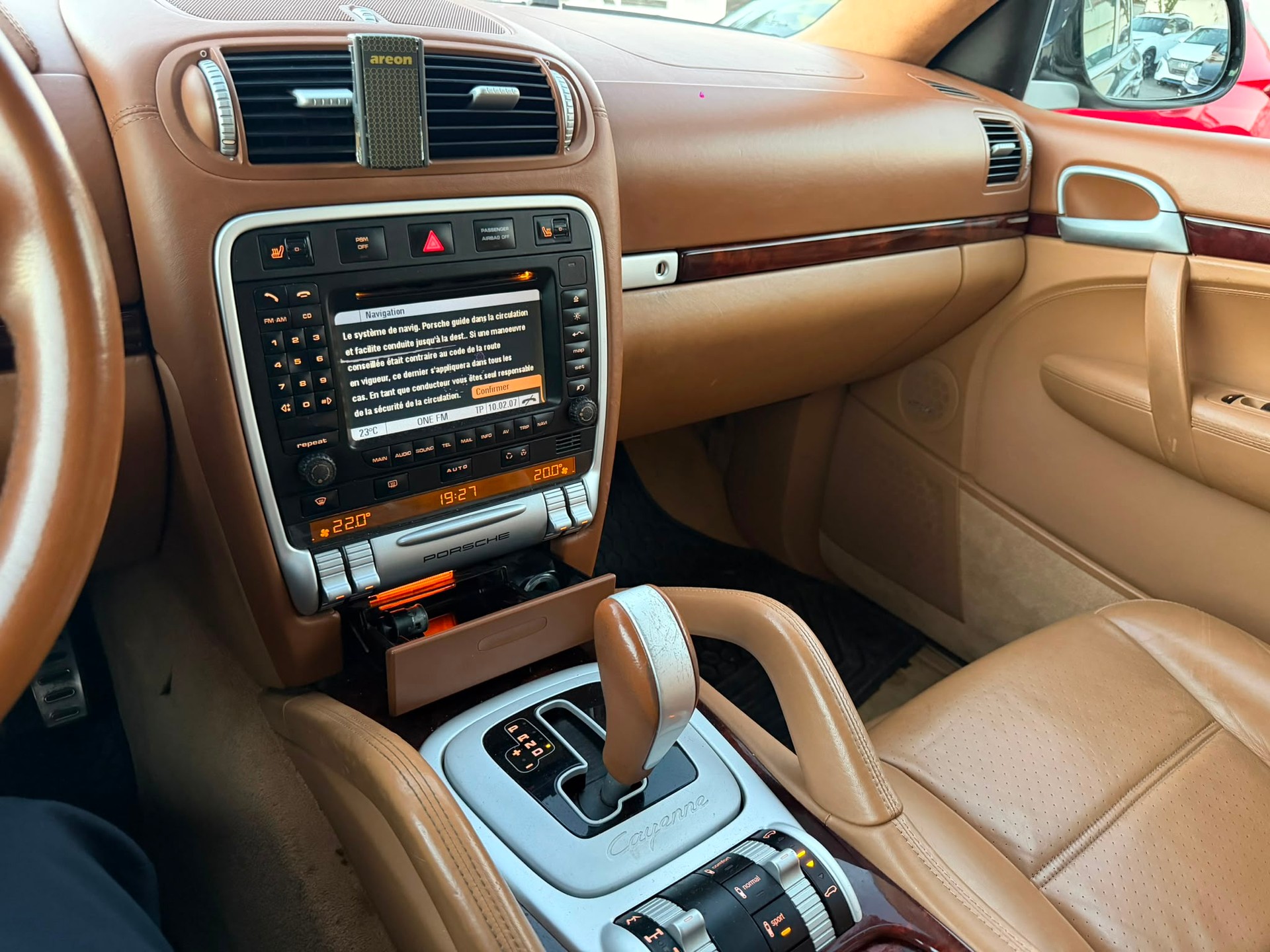 PORSCHE Cayenne Turbo-image-13