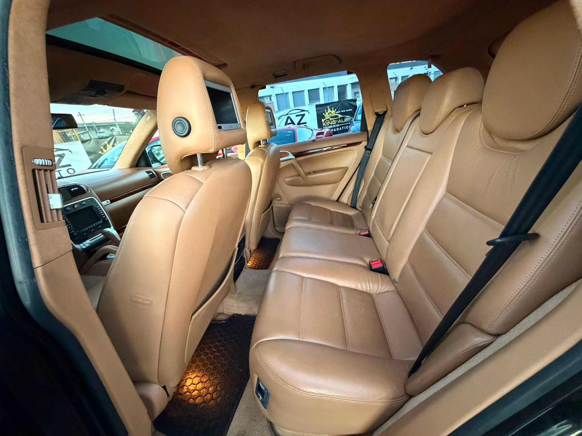PORSCHE Cayenne Turbo-image-17