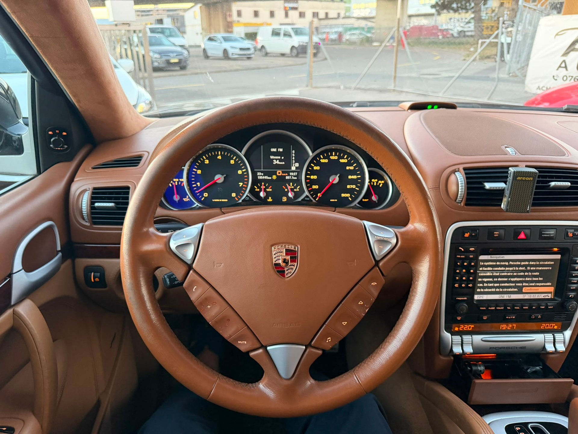 PORSCHE Cayenne Turbo-image-12