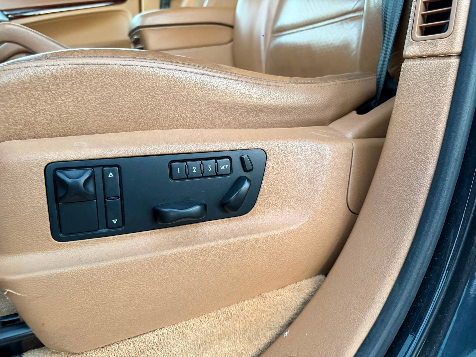 PORSCHE Cayenne Turbo-image-9