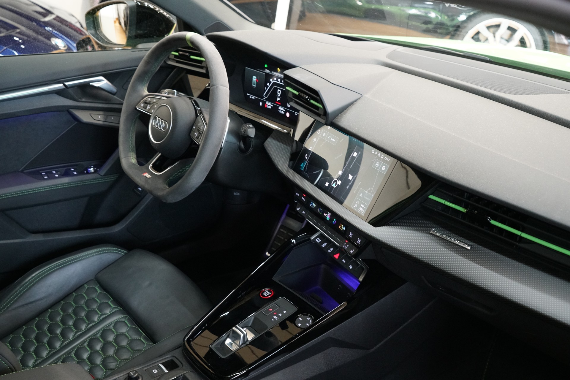 AUDI RS3 Limousine 2.5 TSI quattro S-tronic-image-21