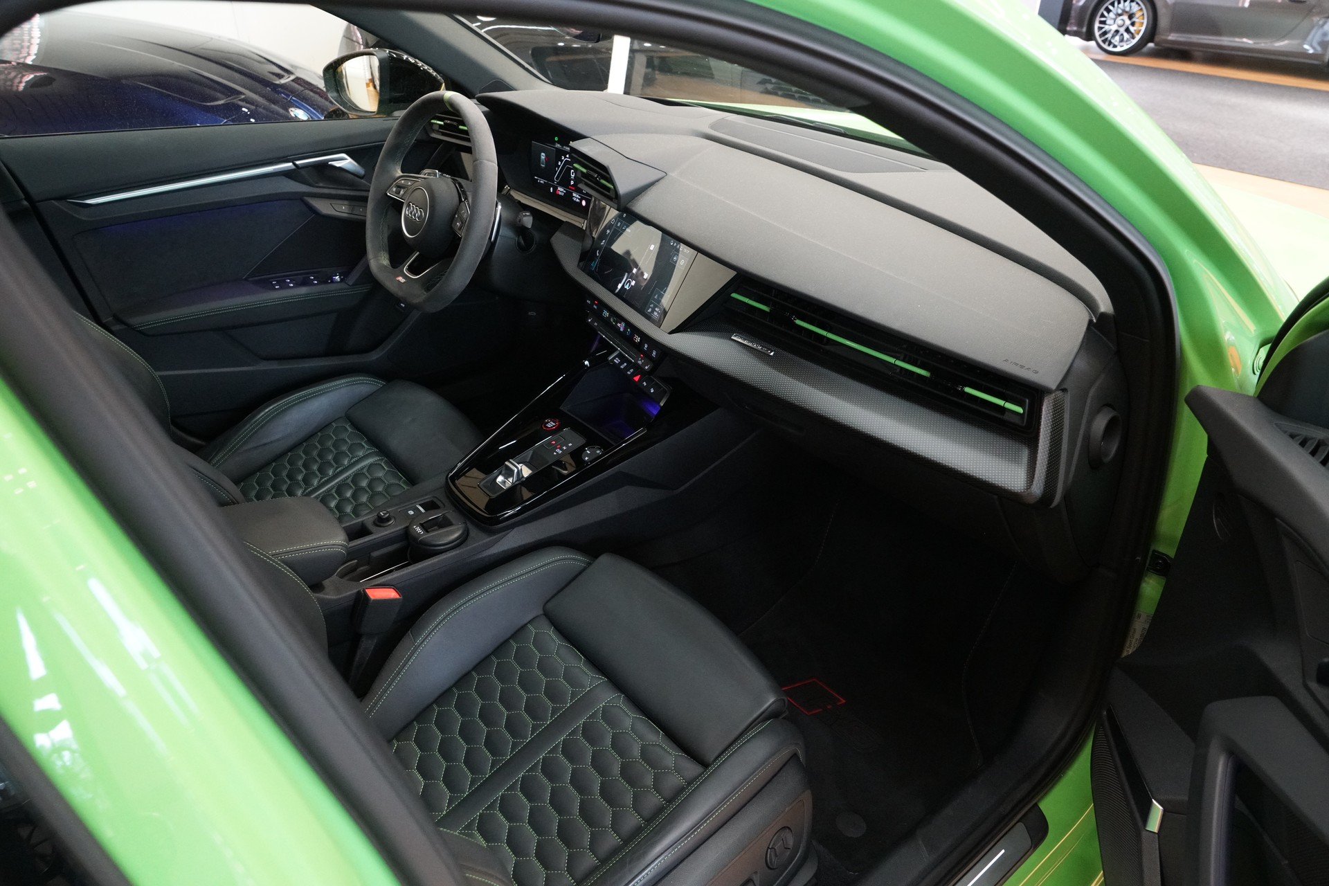 AUDI RS3 Limousine 2.5 TSI quattro S-tronic-image-12