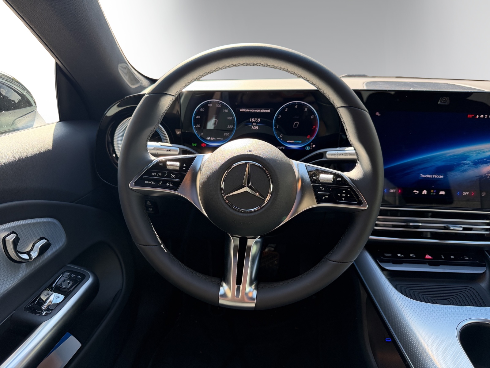MERCEDES-BENZ CLA 200 4 M-image-11