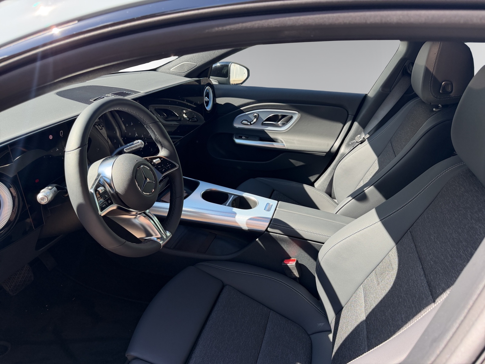 MERCEDES-BENZ CLA 200 4 M-image-9