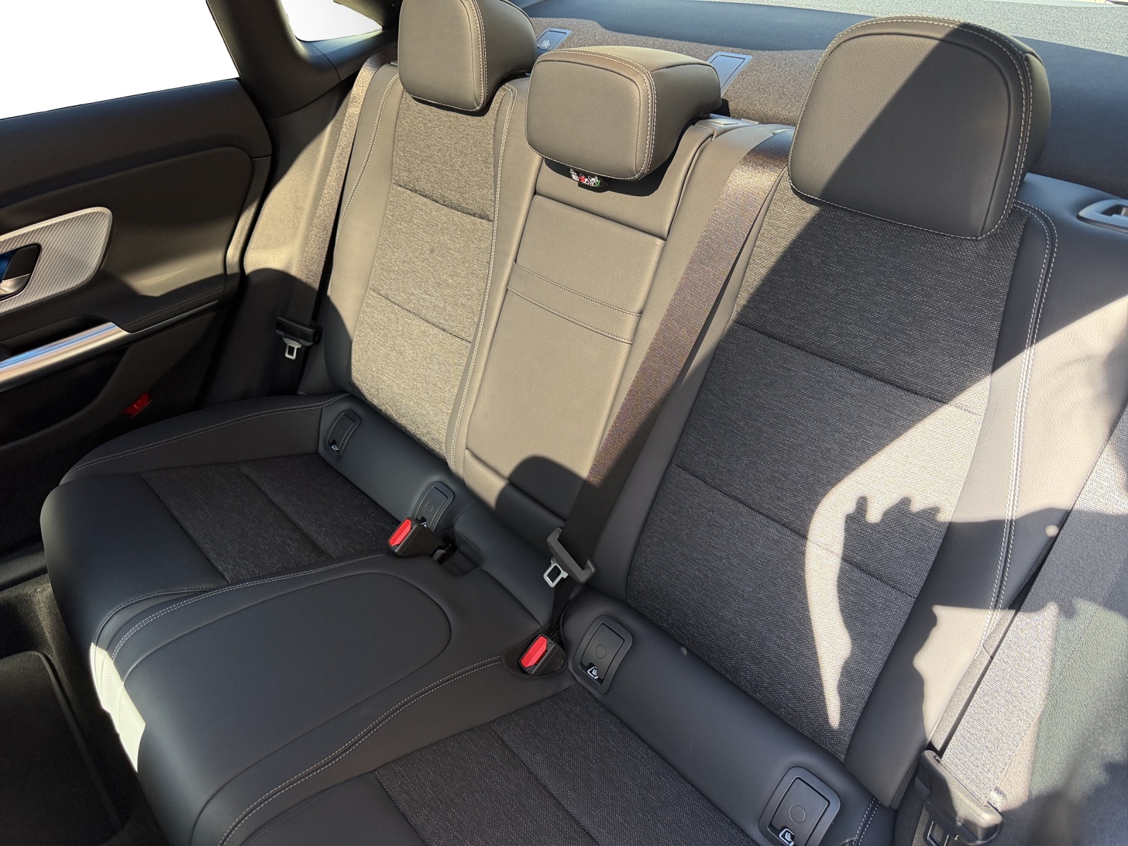 MERCEDES-BENZ CLA 200 4 M-image-12