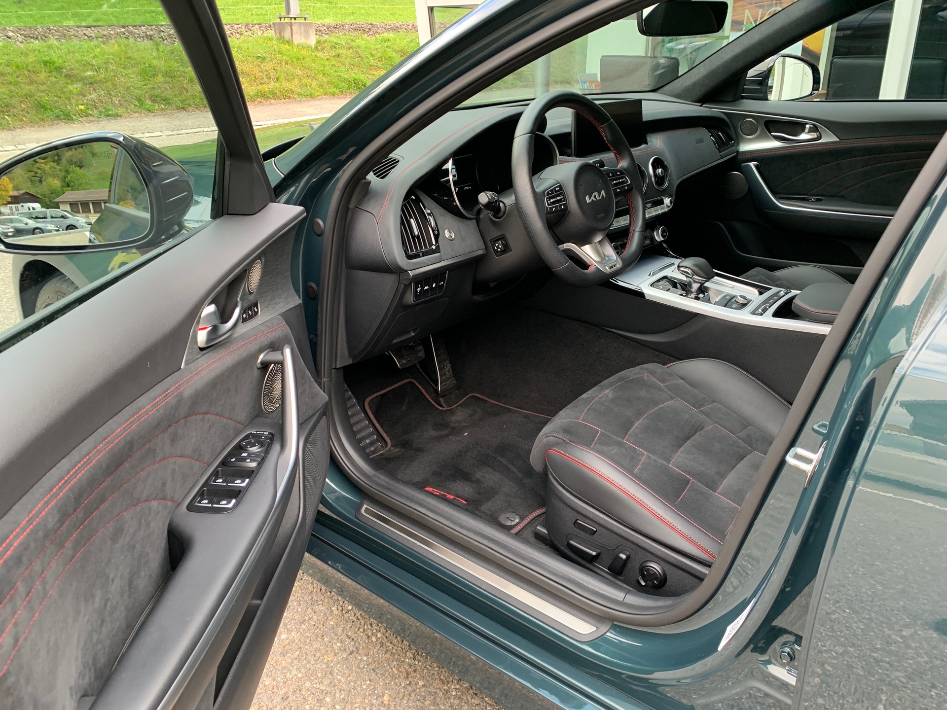 KIA Stinger 3.3 T-GDi GT Automat AWD-image-7