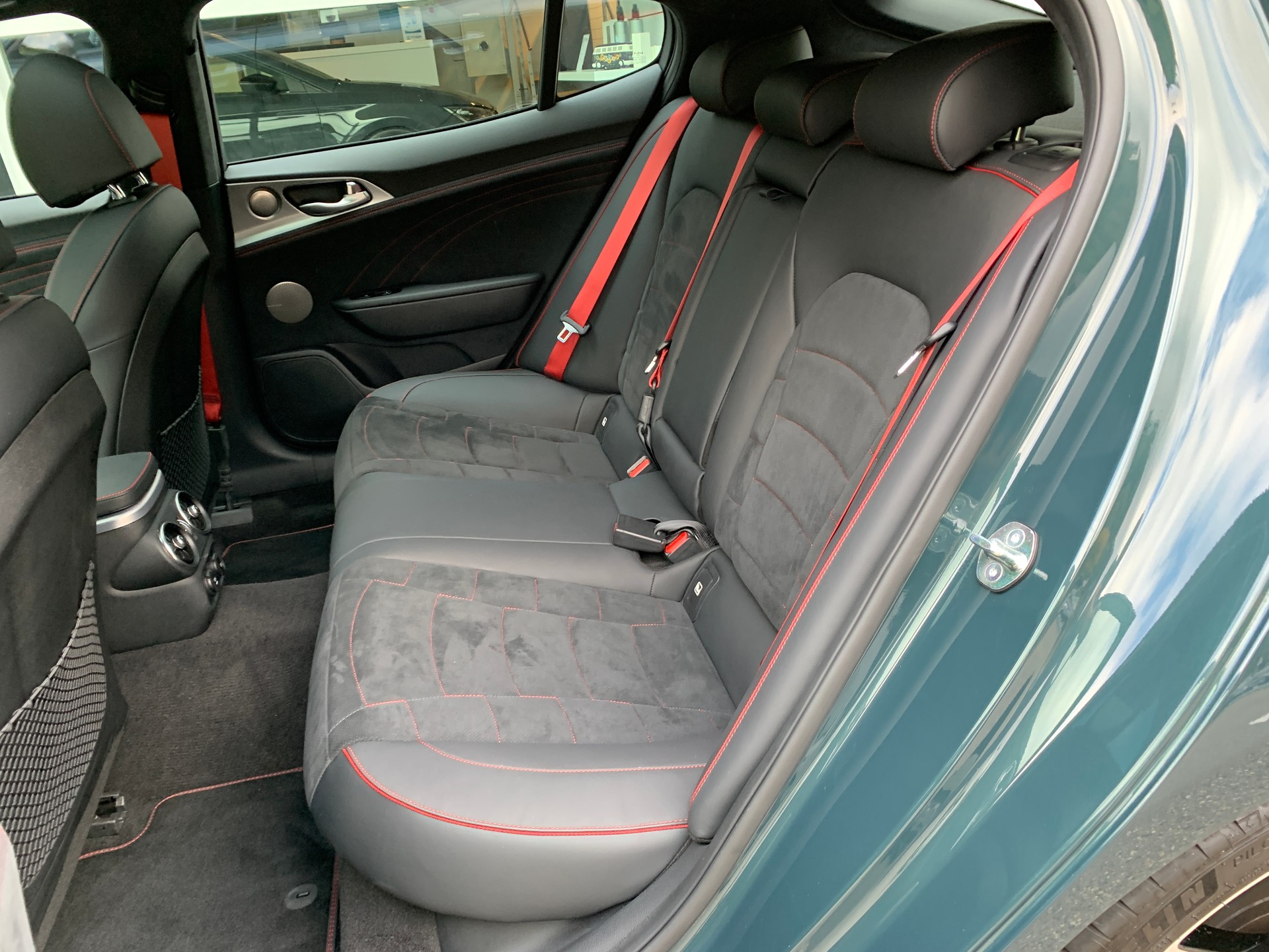 KIA Stinger 3.3 T-GDi GT Automat AWD-image-13