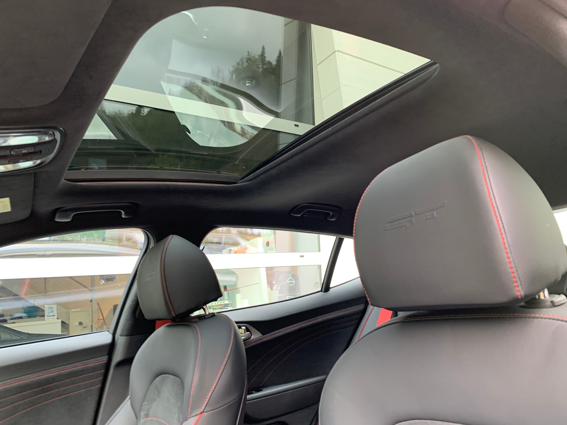 KIA Stinger 3.3 T-GDi GT Automat AWD-image-8