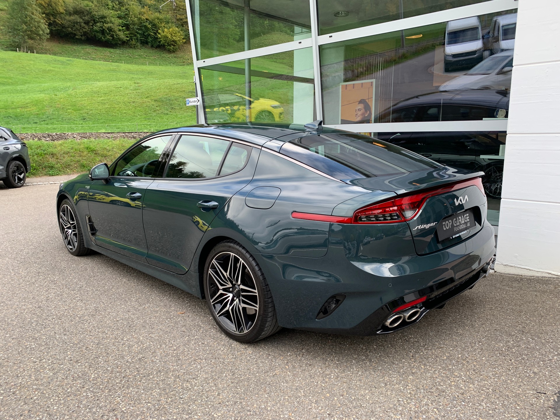 KIA Stinger 3.3 T-GDi GT Automat AWD-image-4