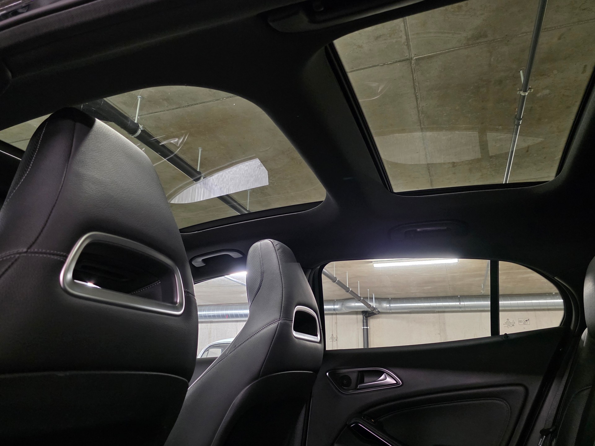 MERCEDES-BENZ GLA 200 Night Star 7G-DCT-image-15