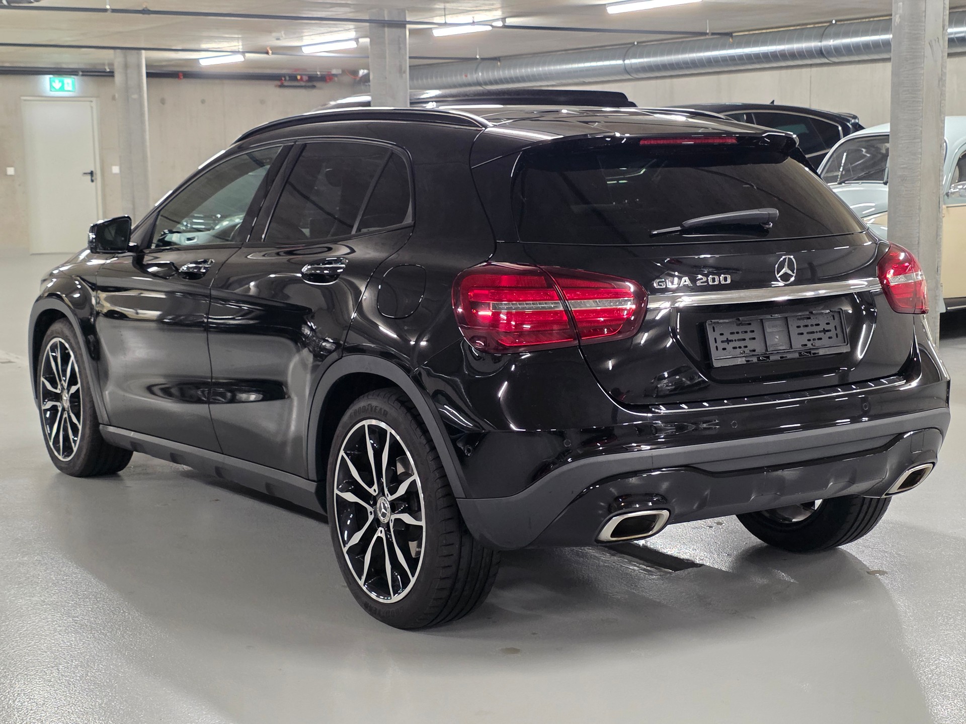 MERCEDES-BENZ GLA 200 Night Star 7G-DCT-image-3