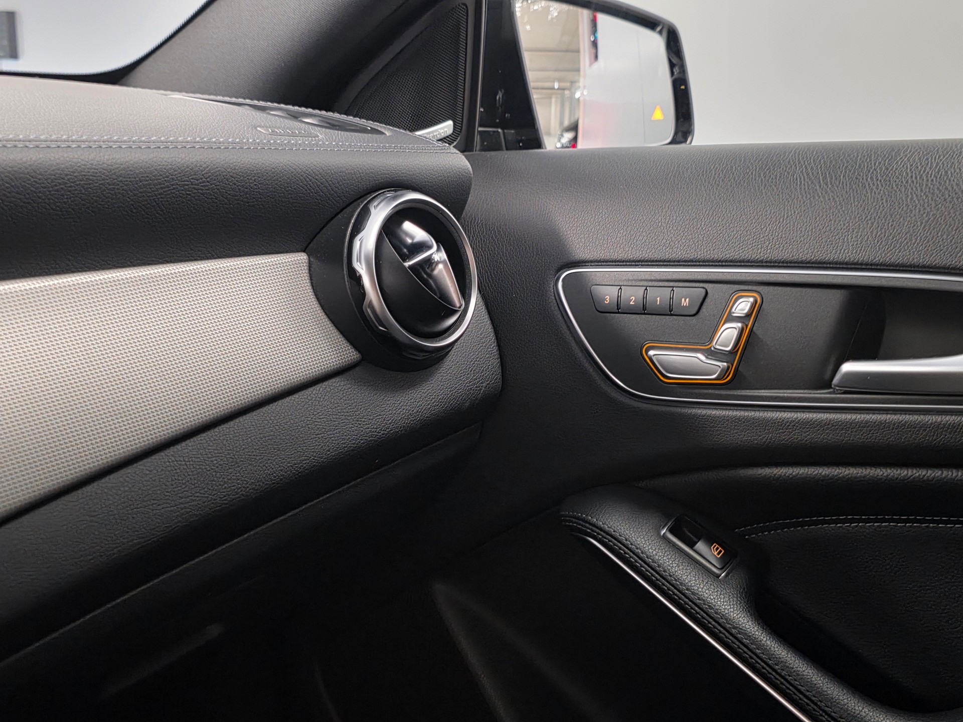 MERCEDES-BENZ GLA 200 Night Star 7G-DCT-image-13