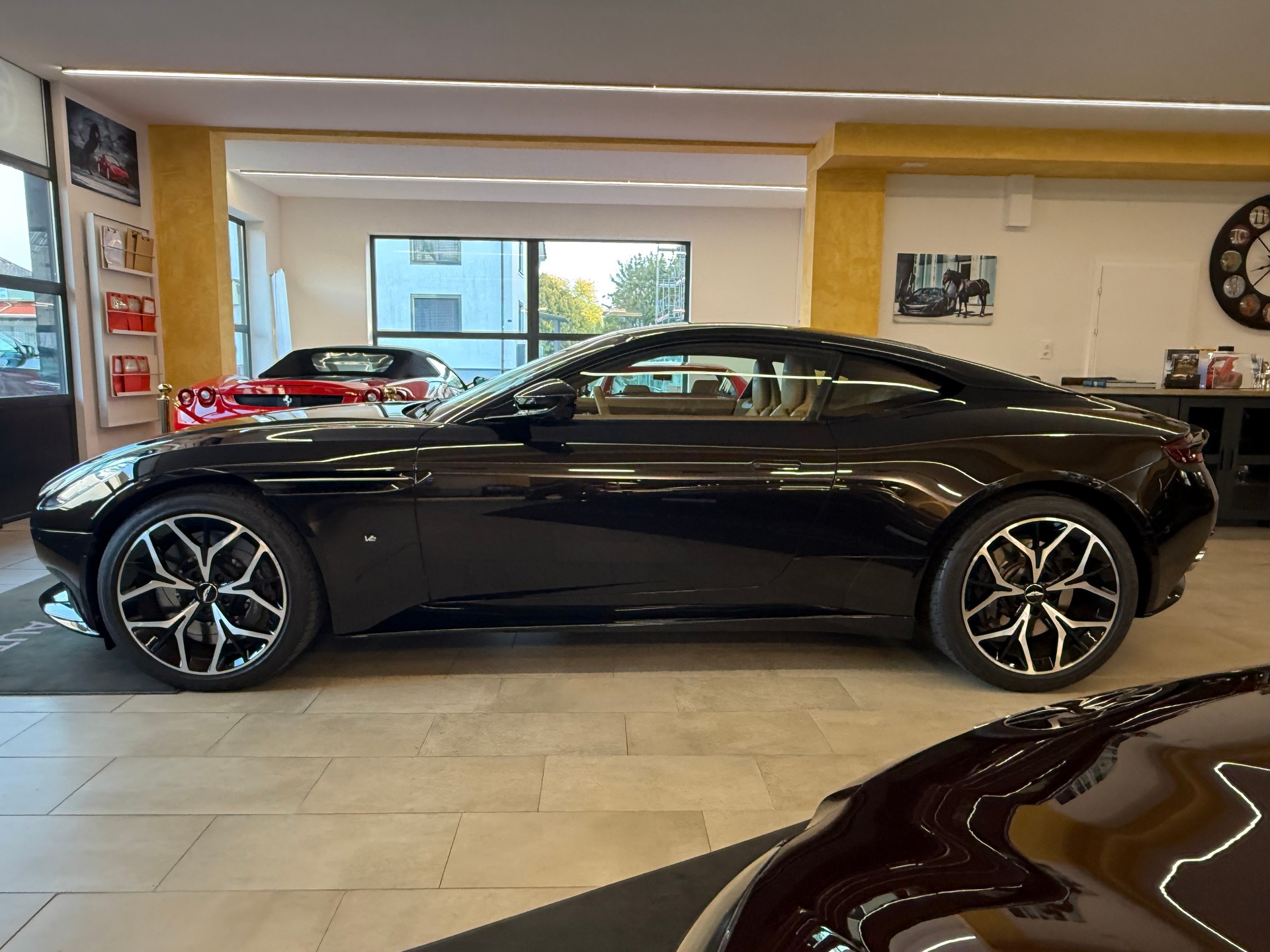 ASTON MARTIN DB11 V12 Launch Edition Touchtronic 3-image-6