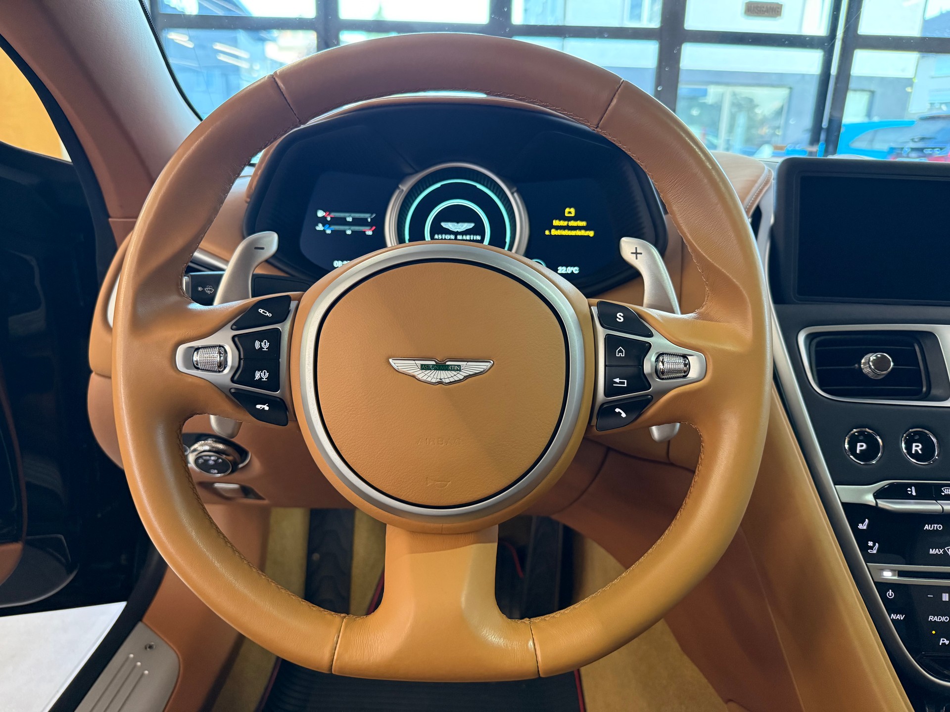 ASTON MARTIN DB11 V12 Launch Edition Touchtronic 3-image-12
