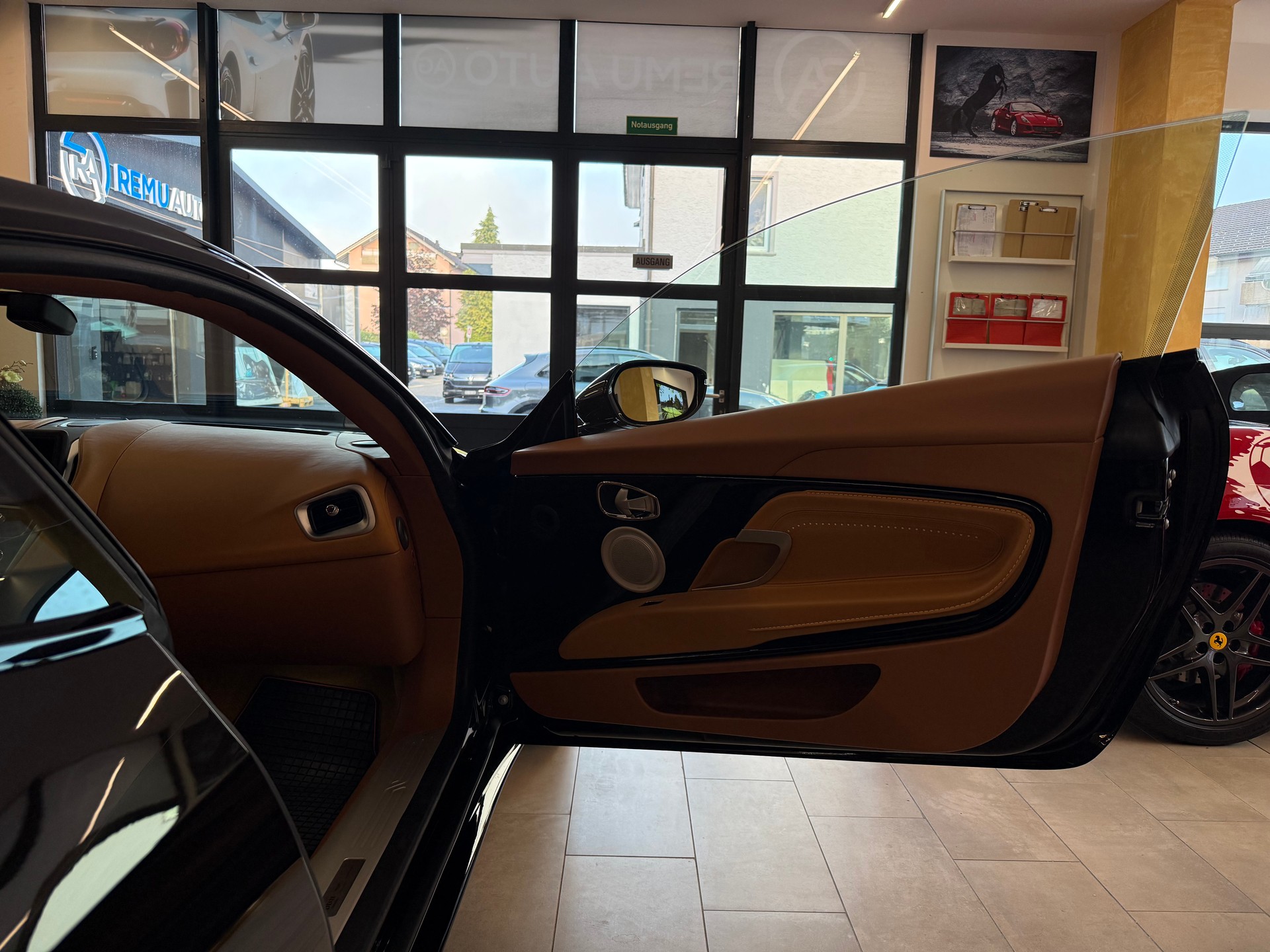 ASTON MARTIN DB11 V12 Launch Edition Touchtronic 3-image-14