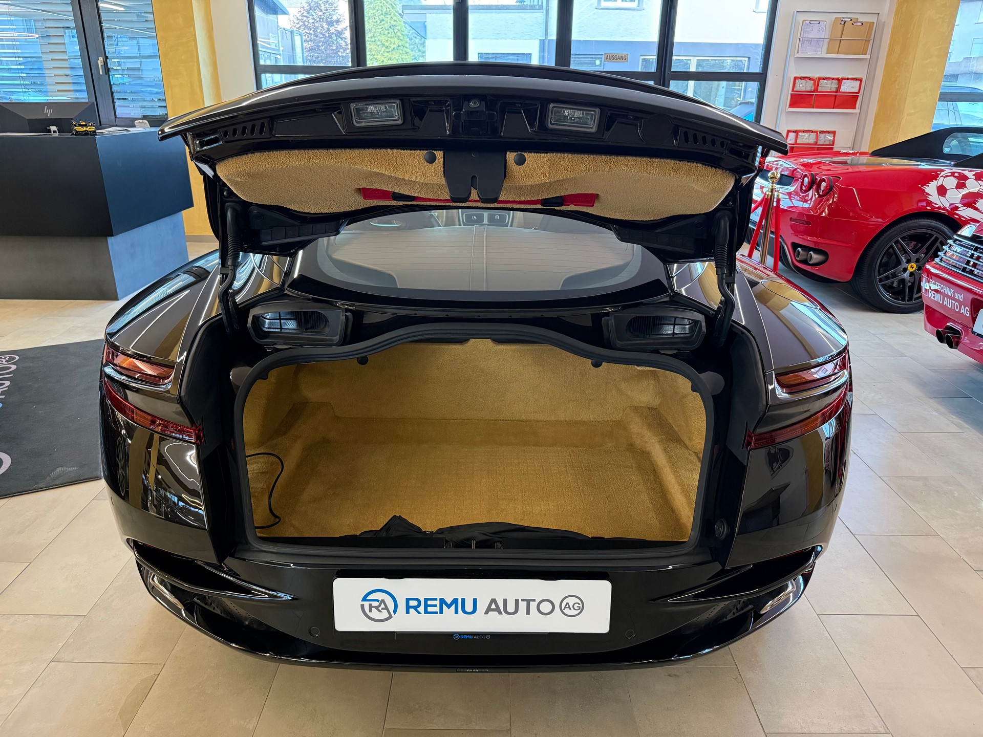 ASTON MARTIN DB11 V12 Launch Edition Touchtronic 3-image-4