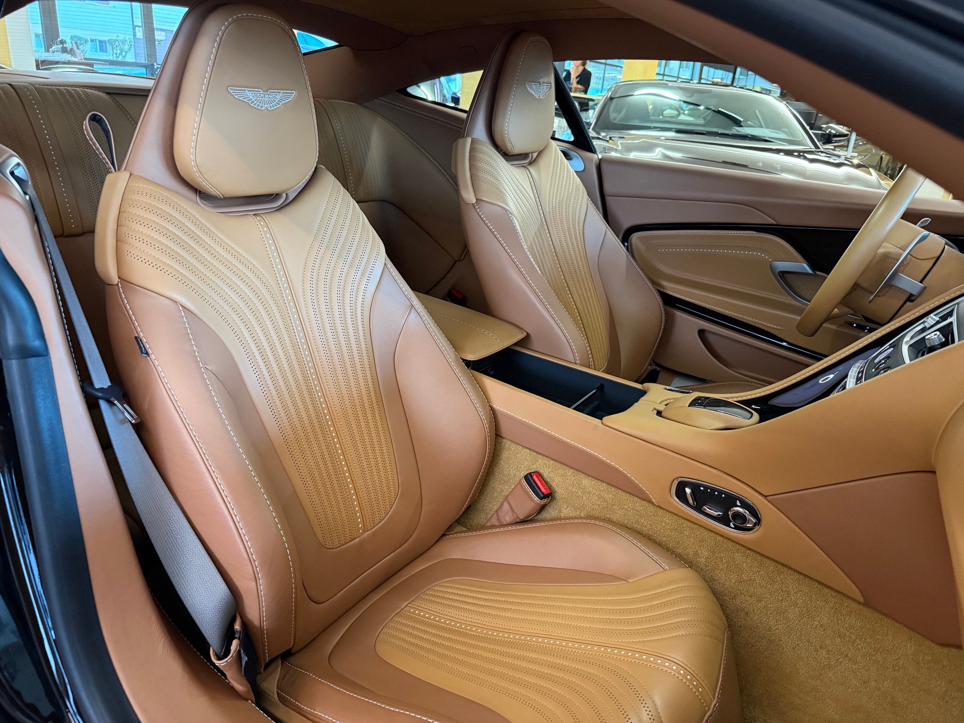 ASTON MARTIN DB11 V12 Launch Edition Touchtronic 3-image-16
