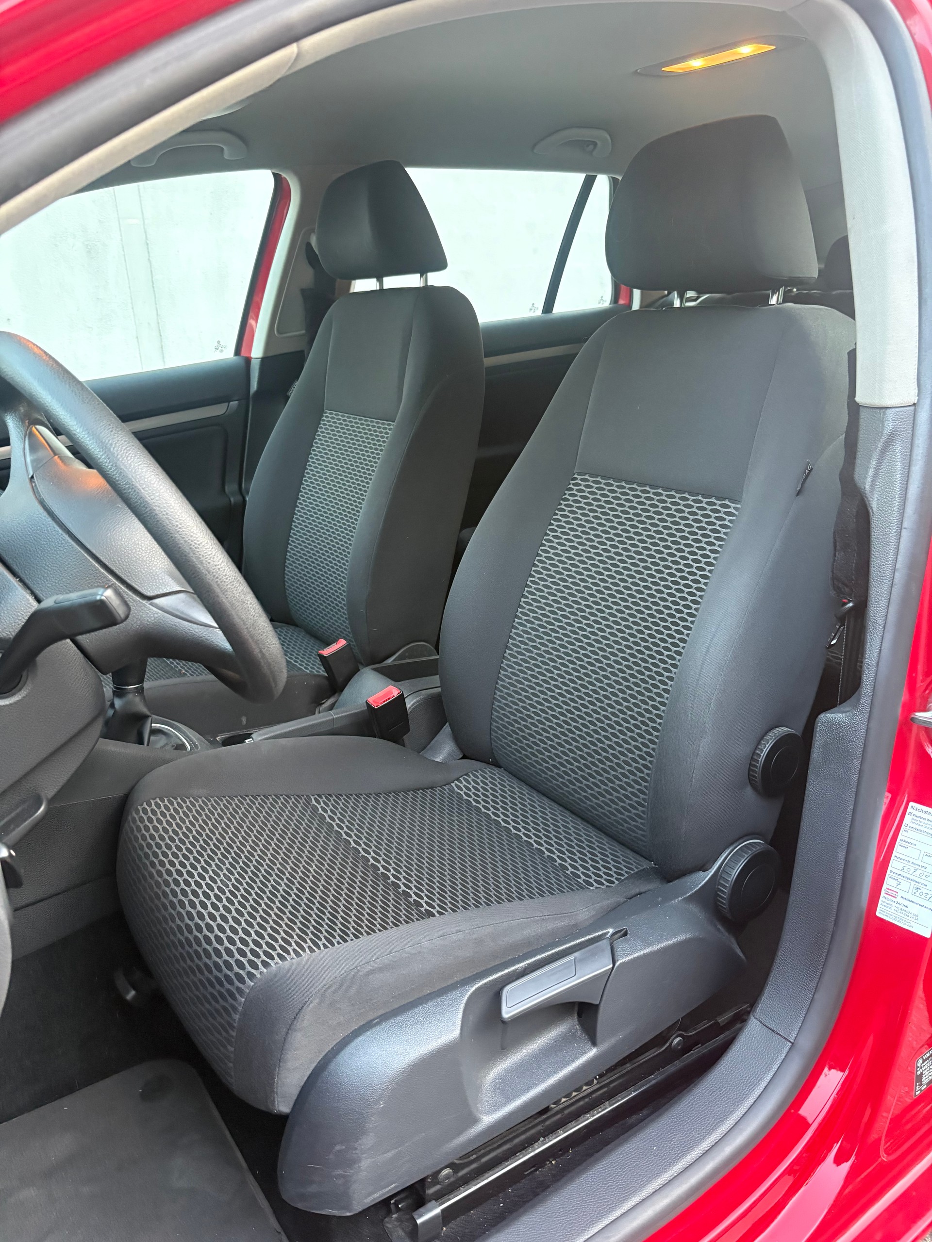 VW Golf Variant 1.2 TSI BlueMotion Technology Team-image-8