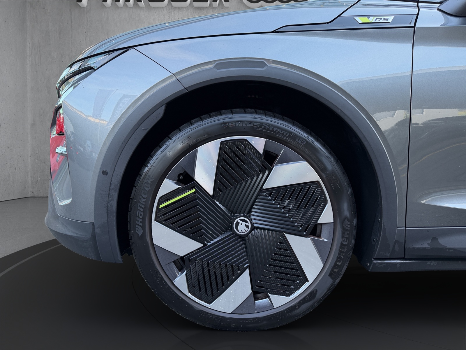 SKODA Elroq RS 4x4-image-15