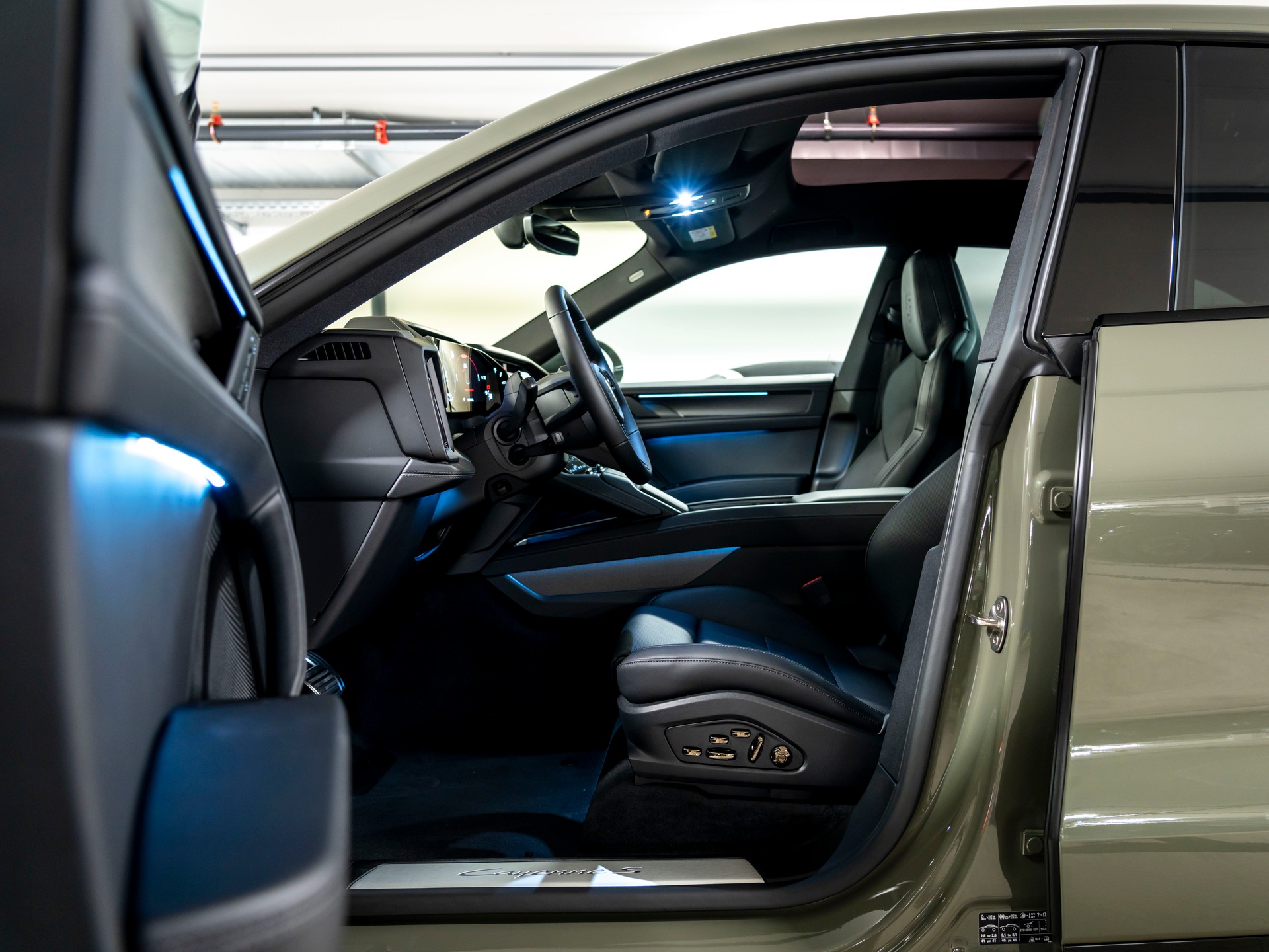 PORSCHE Cayenne Coupe S Electric 113 kWh-image-16
