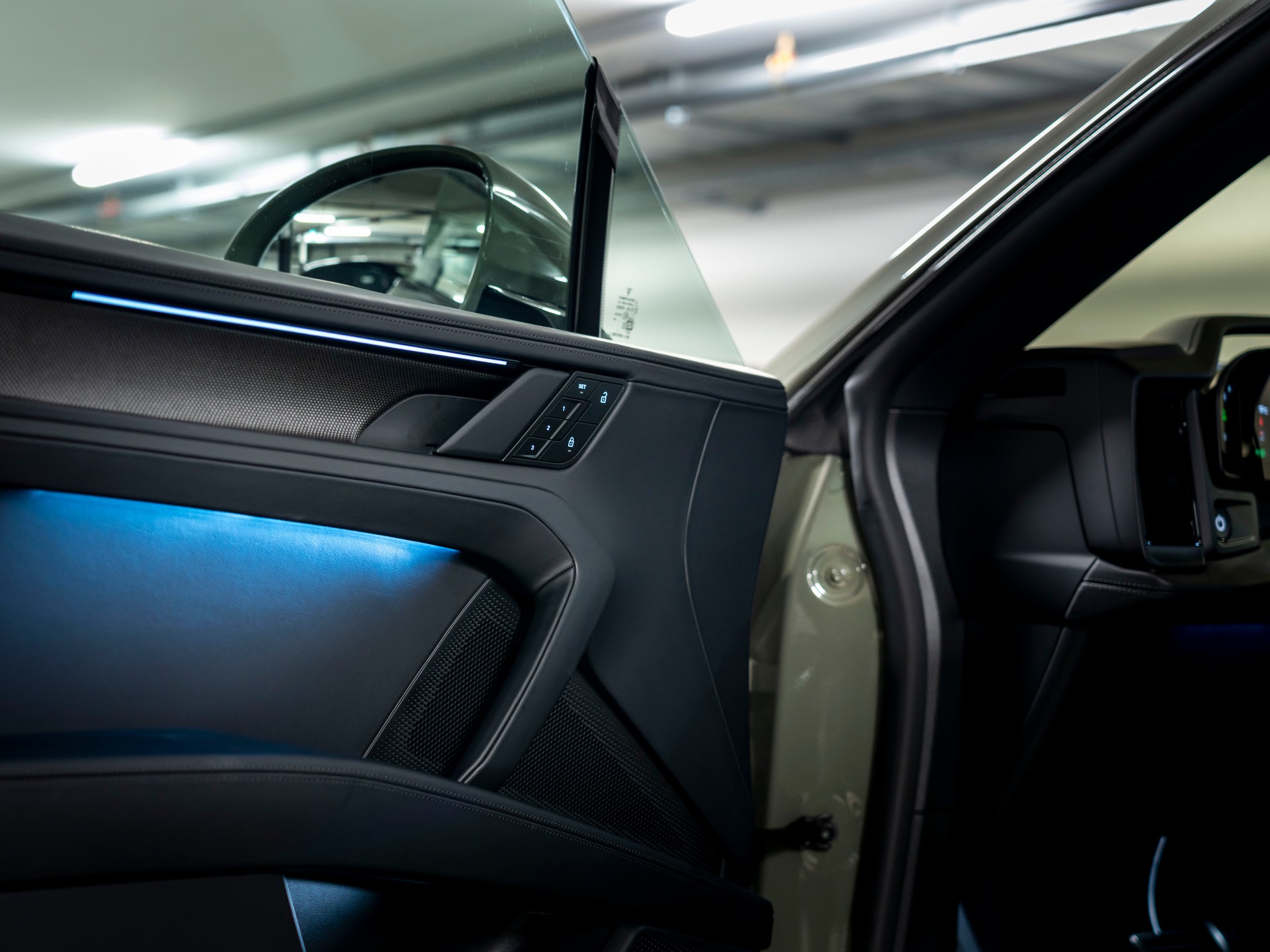 PORSCHE Cayenne Coupe S Electric 113 kWh-image-17