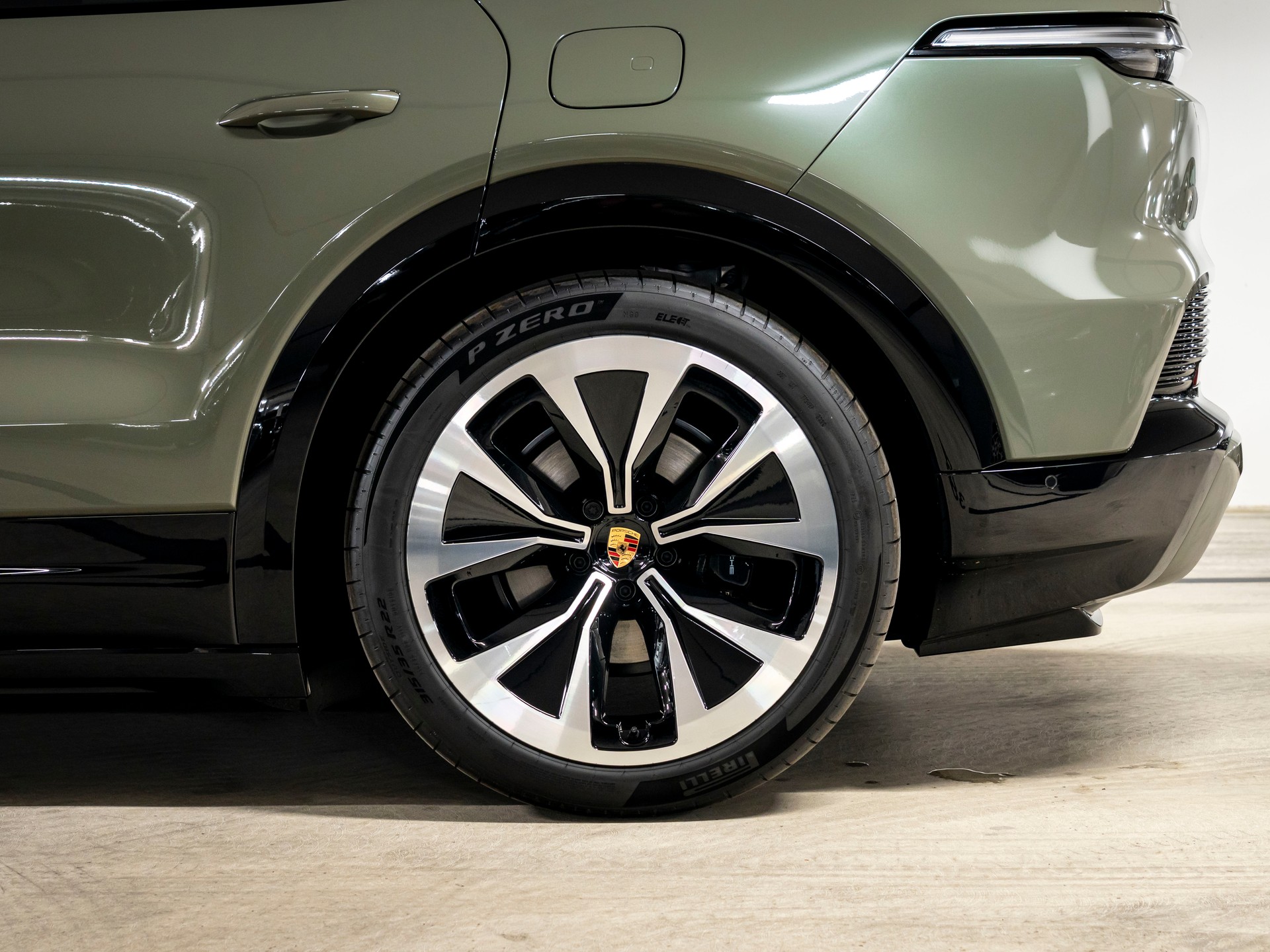 PORSCHE Cayenne Coupe S Electric 113 kWh-image-8