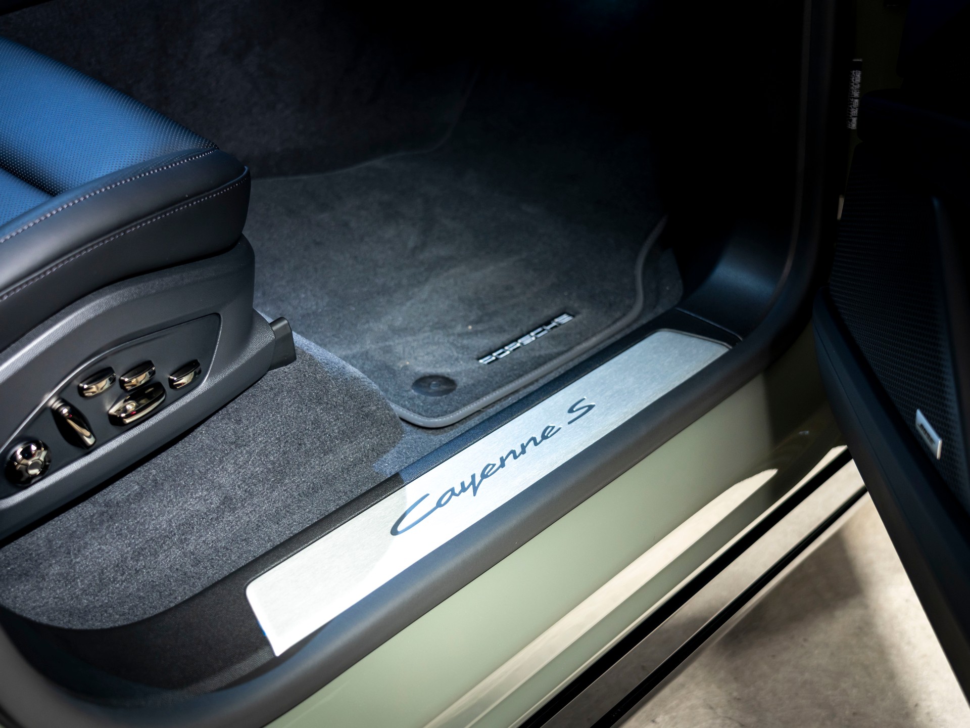 PORSCHE Cayenne Coupe S Electric 113 kWh-image-24