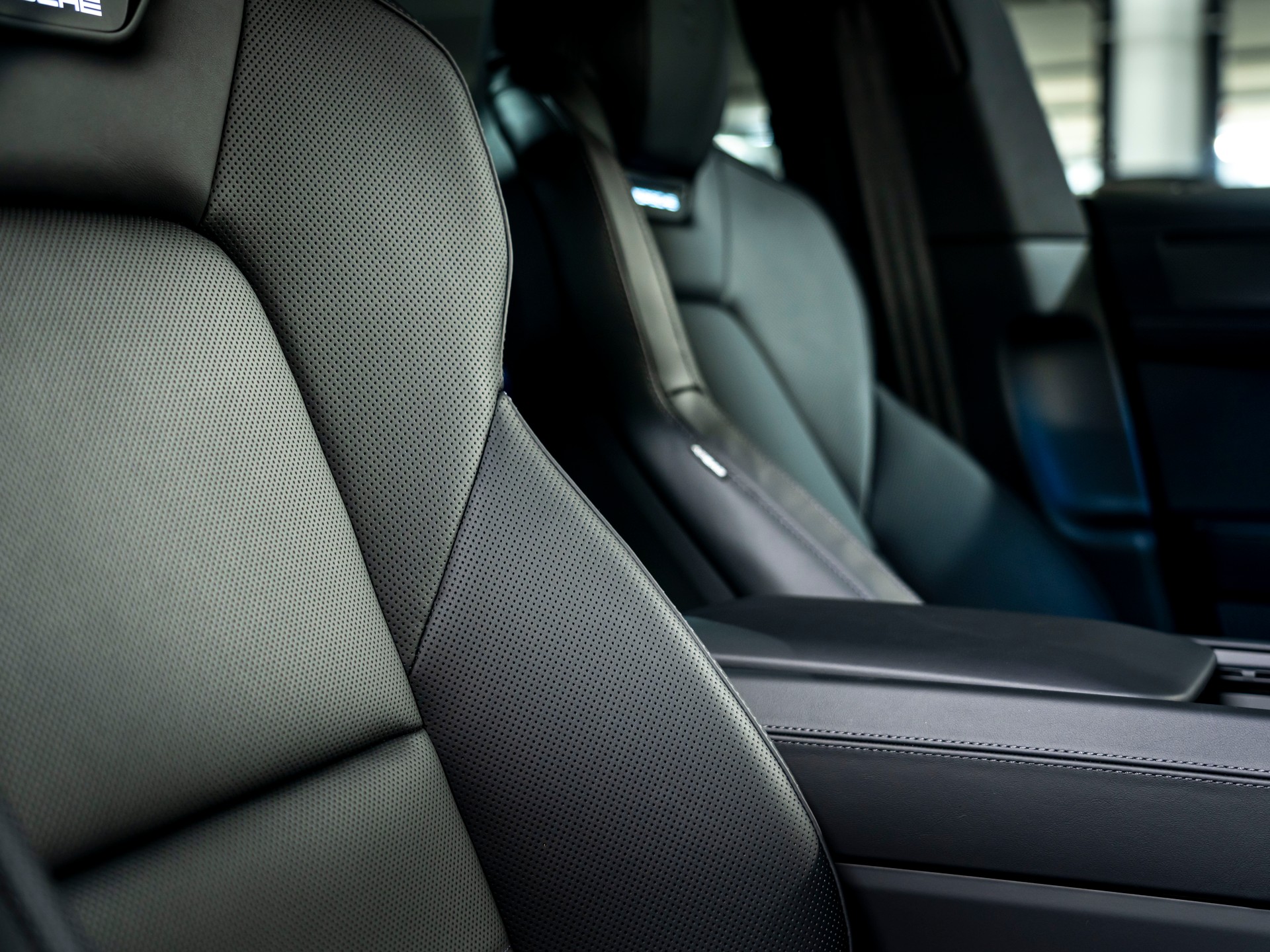 PORSCHE Cayenne Coupe S Electric 113 kWh-image-23