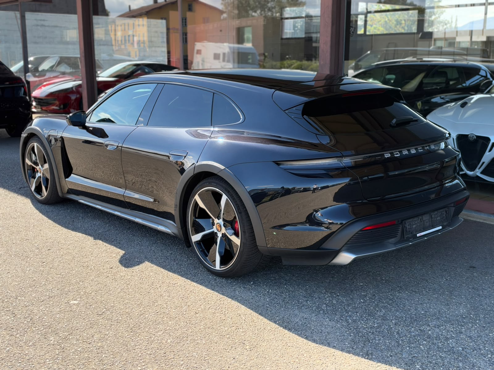 PORSCHE Taycan 4S Cross Turismo-image-3