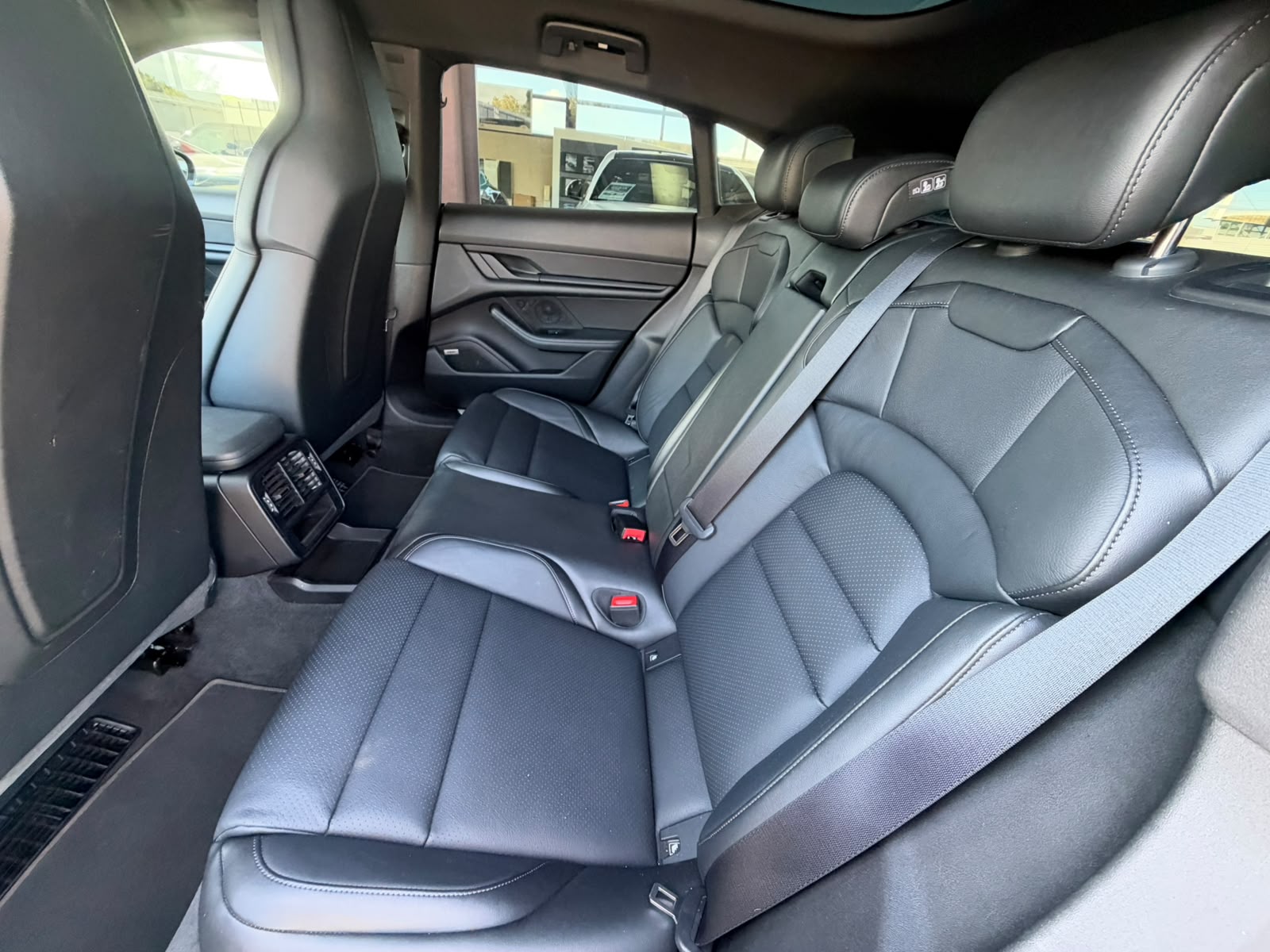 PORSCHE Taycan 4S Cross Turismo-image-7