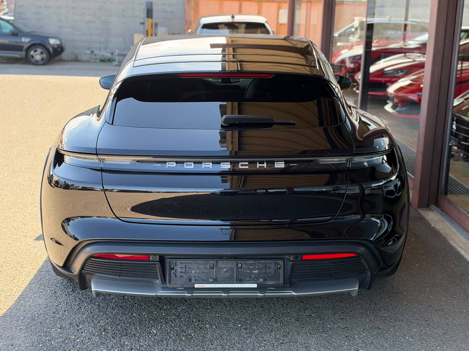 PORSCHE Taycan 4S Cross Turismo-image-4