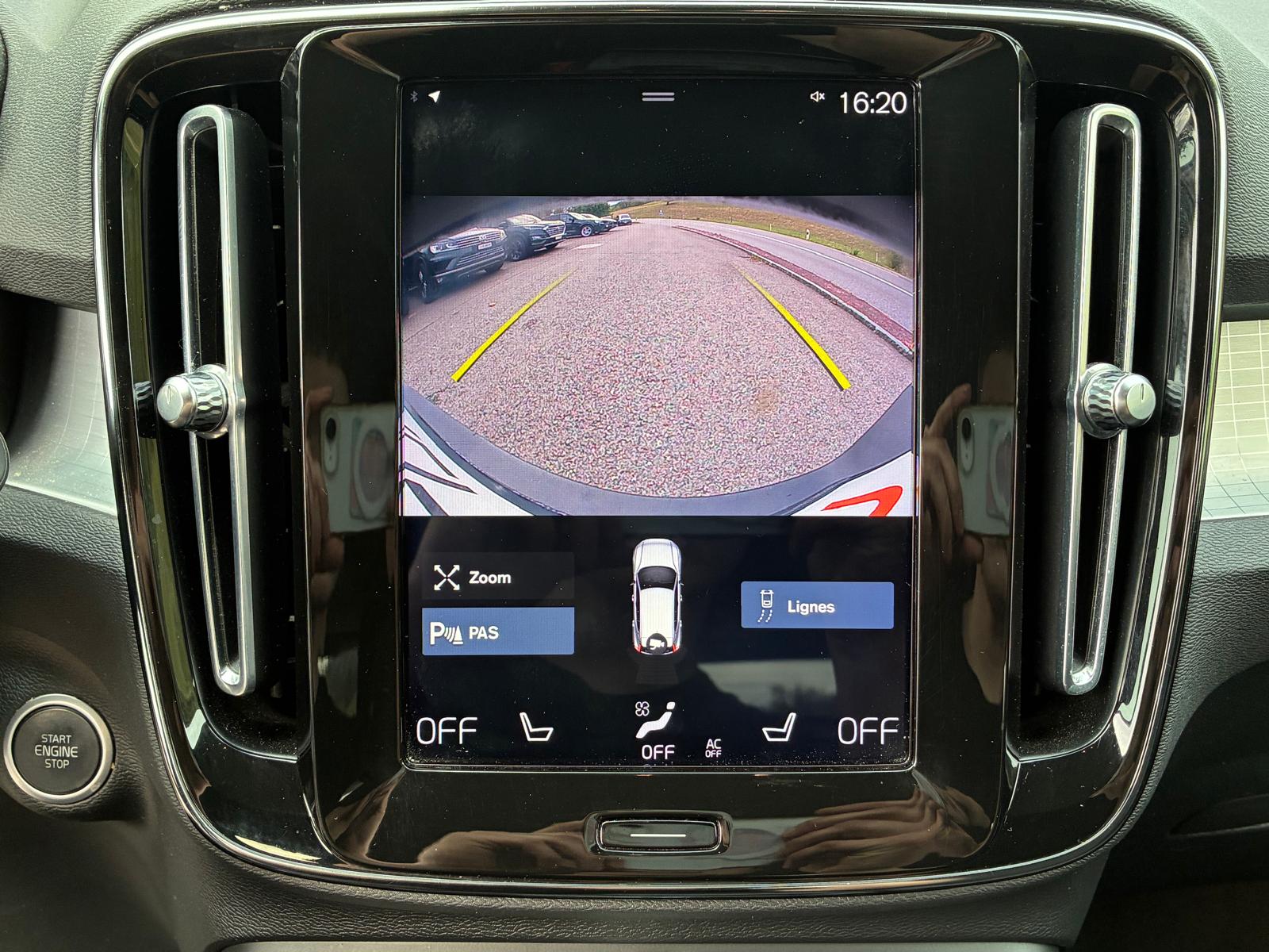 VOLVO XC40 T3 Momentum Geartronic-image-12