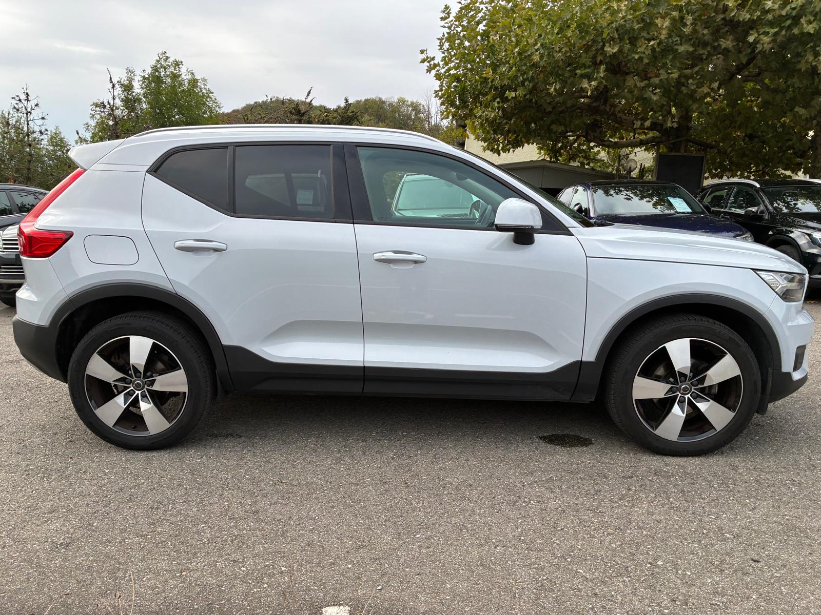 VOLVO XC40 T3 Momentum Geartronic-image-6