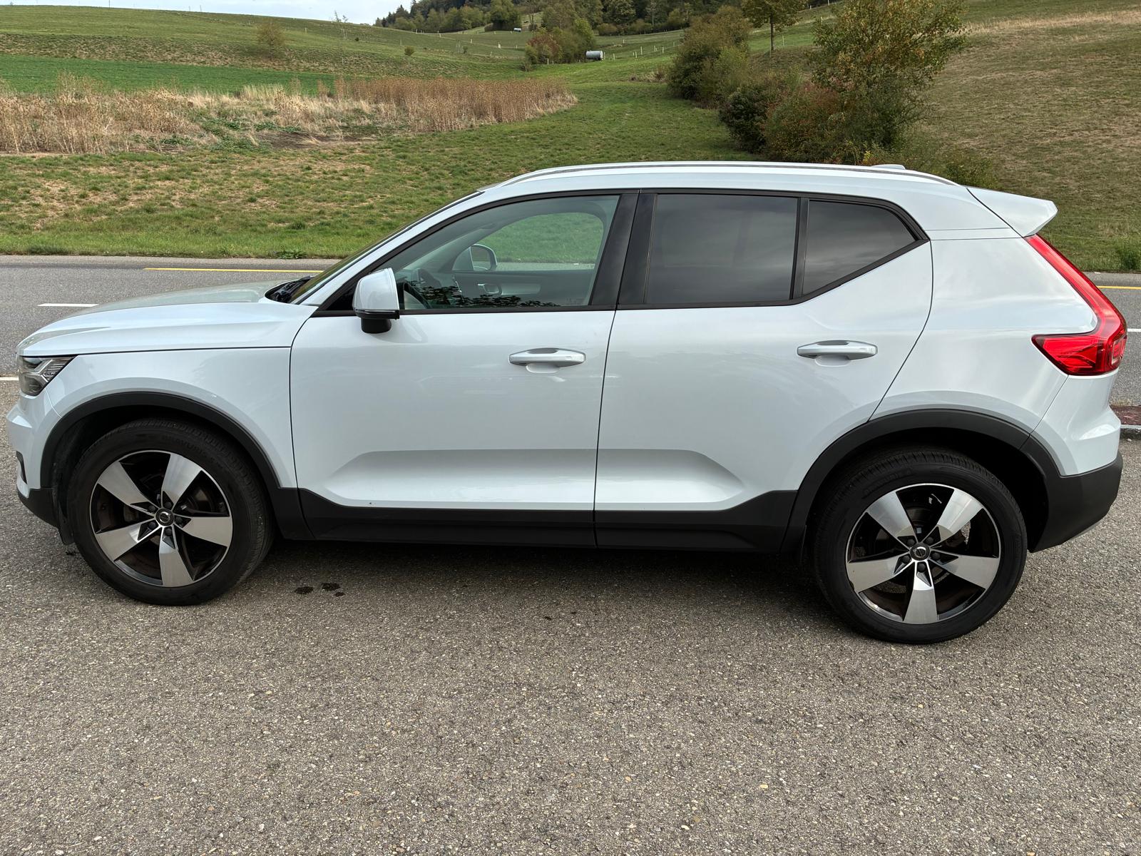 VOLVO XC40 T3 Momentum Geartronic-image-2