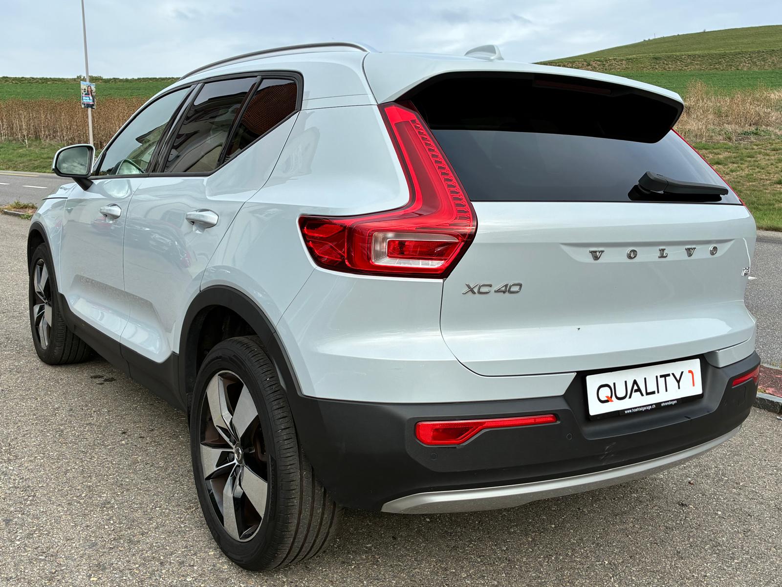 VOLVO XC40 T3 Momentum Geartronic-image-3