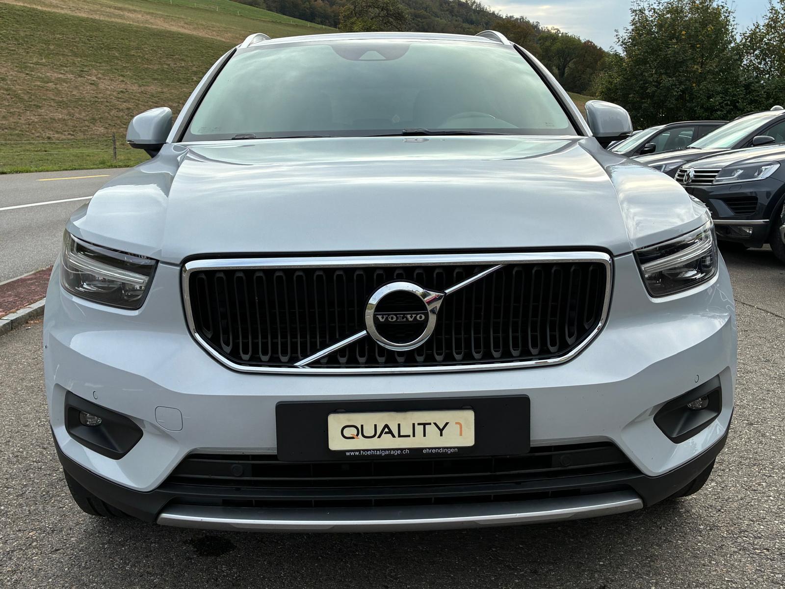 VOLVO XC40 T3 Momentum Geartronic-image-1