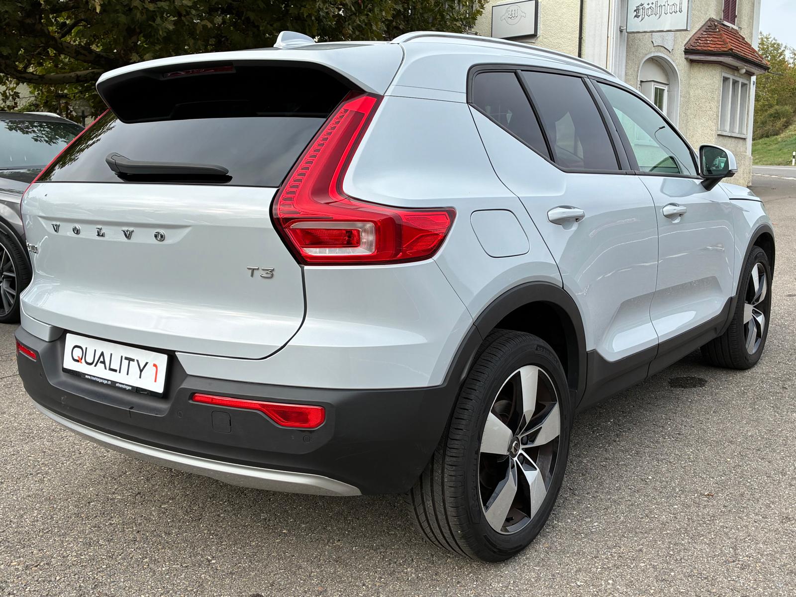 VOLVO XC40 T3 Momentum Geartronic-image-5