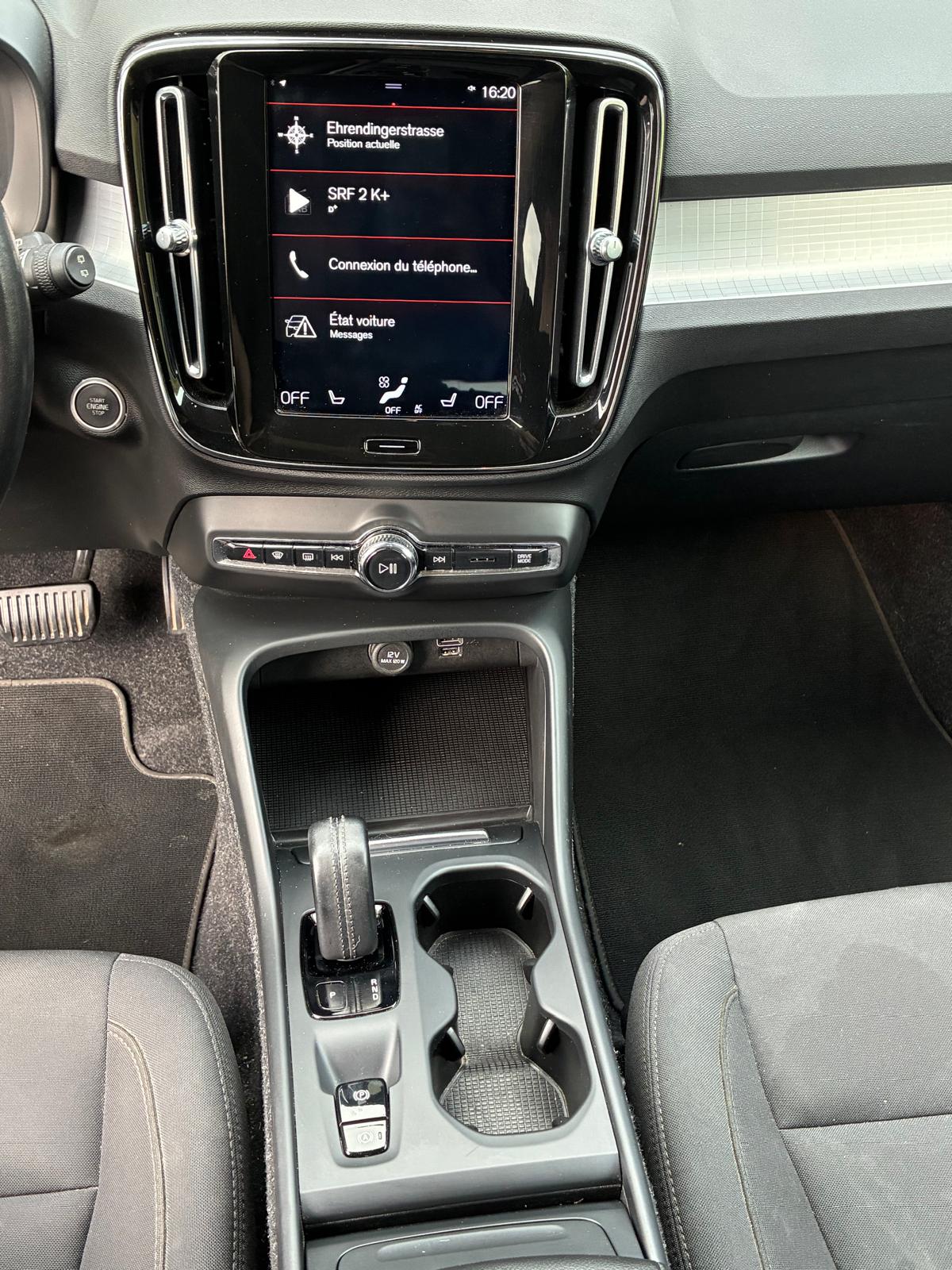 VOLVO XC40 T3 Momentum Geartronic-image-11