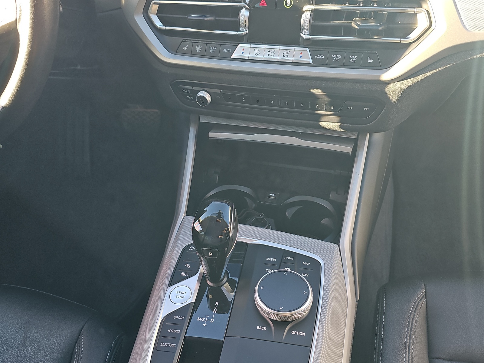 BMW 330e xDrive Steptronic-image-18