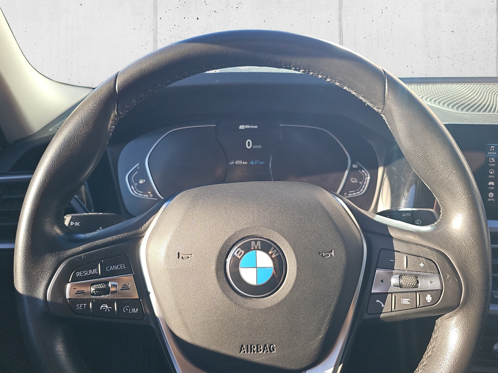 BMW 330e xDrive Steptronic-image-13