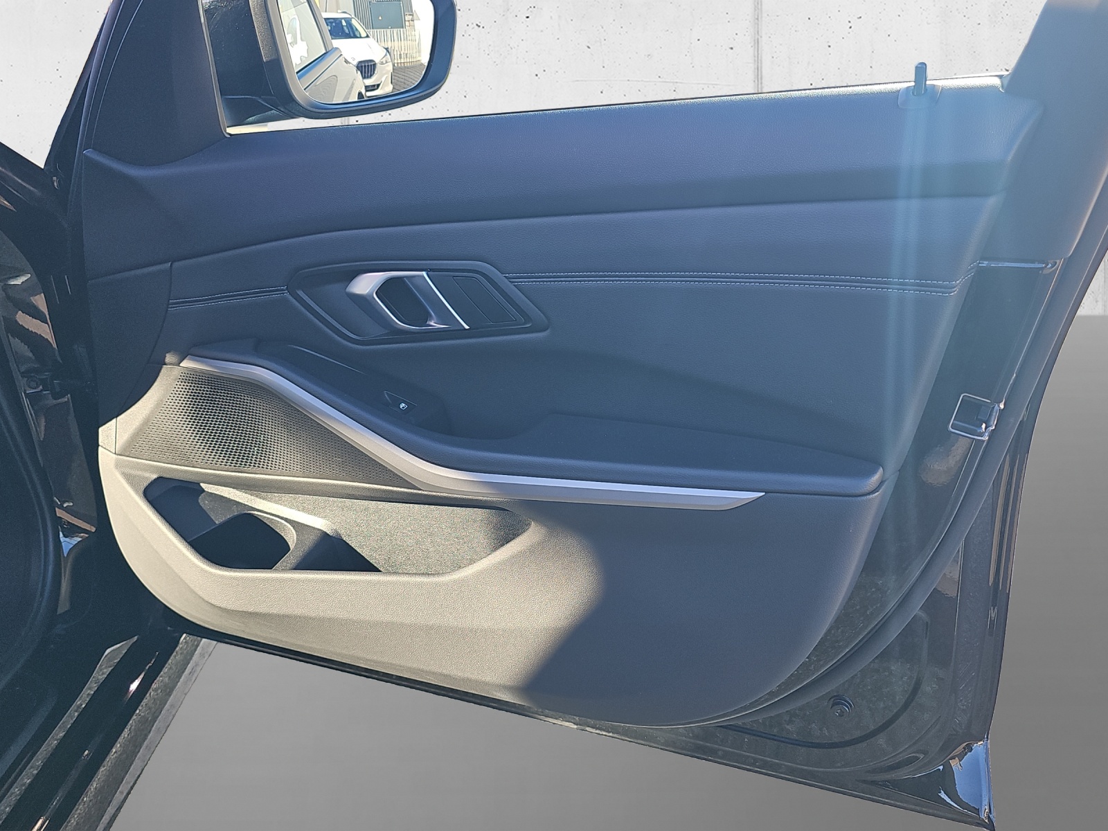 BMW 330e xDrive Steptronic-image-19