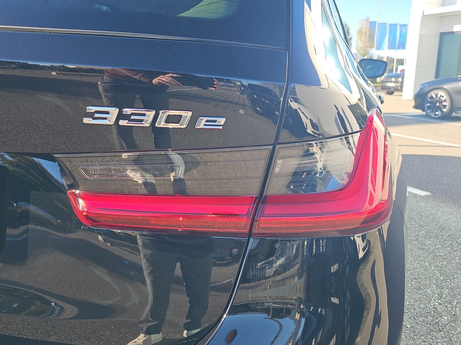 BMW 330e xDrive Steptronic-image-21